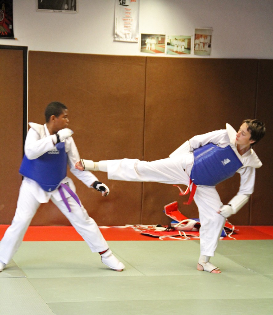 taekwondo-ados-pied