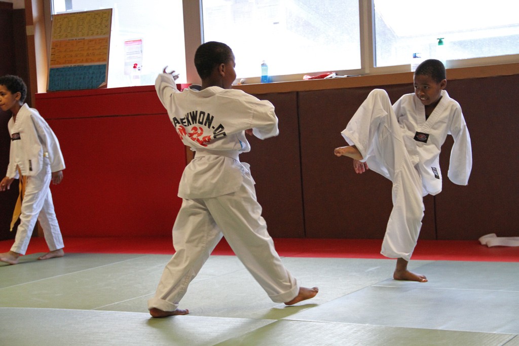 taekwondo-enfants-exercice